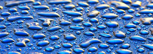 Jasně Modré Pozadí Křišťálově Čisté Kapky Vody Kapky Deště Abstraktní — Stock fotografie
