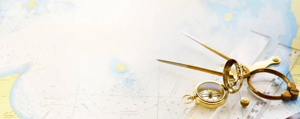 Złoty Kompas Stylu Retro Zegar Słoneczny Zabytkowe Zabytkowe Mosiężne Przegrody — Zdjęcie stockowe