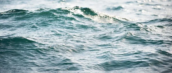 地中海の高角度ビュー 水面の質感 ターコイズ色 抽象的な自然パターン グラフィックリソース コピースペース — ストック写真