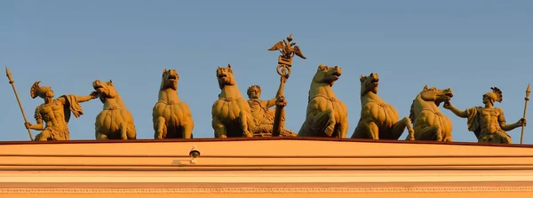 Saint Petersburg Rusya Daki Genelkurmay Binası Nın Kemeri Heykeller Yakın — Stok fotoğraf