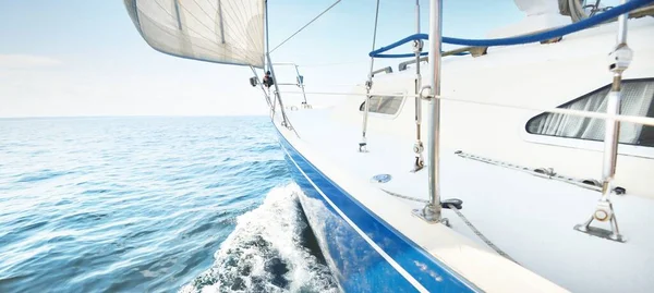 White Yacht Sailing Sunny Summer Day Close View Deck Bow — Stock Photo, Image