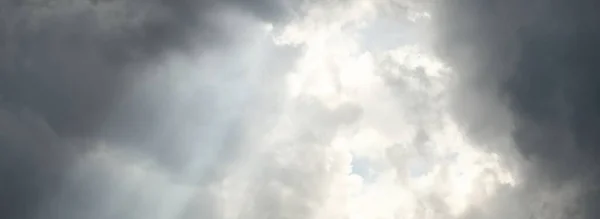 Ornamentale Wolken Dramatischer Himmel Epische Gewitterwolken Sanftes Sonnenlicht Panoramabild Textur — Stockfoto