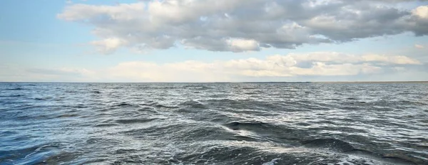 Oostzee Bij Zonsondergang Dramatische Blauwe Lucht Storm Sier Cumulus Wolken — Stockfoto