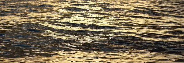 Ostsee Bei Sonnenuntergang Dramatischer Himmel Nach Dem Sturm Sanftes Goldenes — Stockfoto