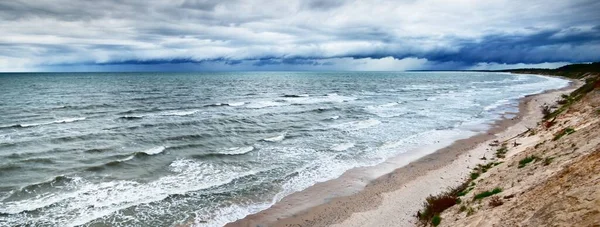 Mar Báltico Sob Nuvens Dramáticas Escuras Após Trovoada Letónia Uma — Fotografia de Stock