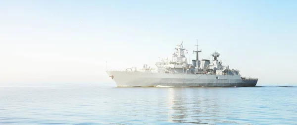 Large Grey Modern Warship Sailing Still Water Clear Blue Sky — Stock Photo, Image