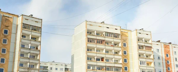 Casas Paneles Bloques Era Soviética Cielo Azul Nublado Paisaje Nublado —  Fotos de Stock