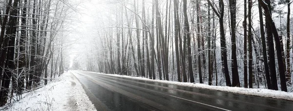 Снігова Покрита Порожньою Дорогою Нова Асфальтована Дорога Після Прибирання Алея — стокове фото