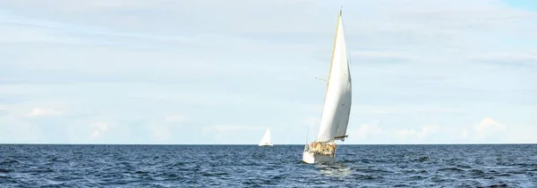 Gammal Dyr Vintage Trä Segelbåt Yawl Närbild Segling Ett Öppet — Stockfoto