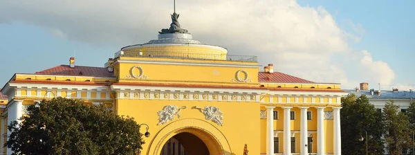 Bogen Und Turm Der Admiralität Sankt Petersburg Russland Reiseziele Nationales — Stockfoto