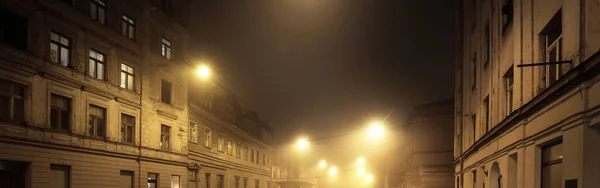Пустой Освещенный Асфальтовая Дорога Через Старые Исторические Здания Дома Тумане — стоковое фото