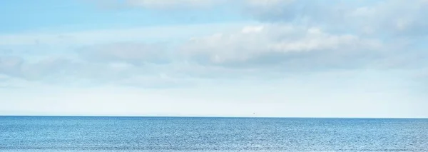 Vista Panorámica Desde Orilla Arenosa Del Mar Báltico Soleado Día —  Fotos de Stock