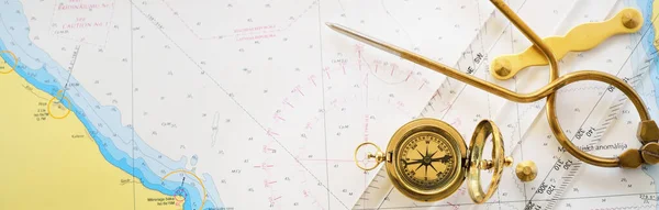 Złoty Kompas Stylu Retro Zegar Słoneczny Zabytkowe Zabytkowe Mosiężne Przegrody — Zdjęcie stockowe