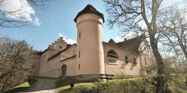 拉脱维亚西部Courland Kurzeme Edole城堡的低角度全景 旅游目的地 国家地标 观光主题 — 图库照片
