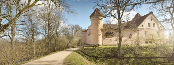 拉脱维亚西部Courland Kurzeme Edole城堡的低角度全景 旅游目的地 国家地标 观光主题 — 图库照片
