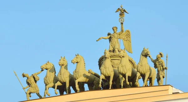 俄罗斯圣彼得堡总参谋部大楼的拱门雕塑的特写 旅游目的地 国家地标 俄罗斯文化和宗教象征 — 图库照片