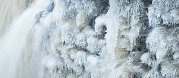Замерзлий Водоспад Кейла Бурульки Вода Розбризкують Крупним Планом Зима Естонії — стокове фото