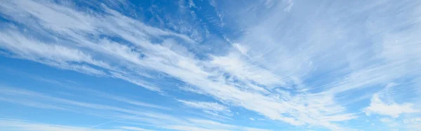 Cloudscape Clear Blue Glowing Sky Soft Sunlight Cirrus Clouds Panoramic — Stock Photo, Image