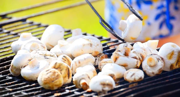 Houtskool Gegrilde Champignon Champignons Rook Close Culinair Gezond Eten Levensstijl — Stockfoto