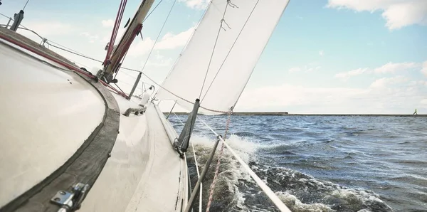 White Sloop Rigged Yacht Sailing Sunset Clear Sky Storm View — Zdjęcie stockowe