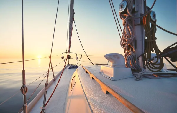 White Yacht Sailing Still Water Sunset View Deck Bow Mast — Fotografia de Stock