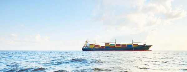 Large Cargo Container Ship Sailing Open Sea Usa Panoramic View — Fotografia de Stock