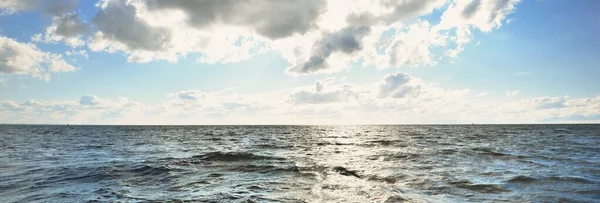 Білий Шлюп Накрив Яхту Пливла Заході Сонця Чисте Небо Після — стокове фото