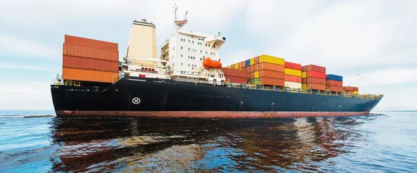 Large Cargo Container Ship Sailing Open Sea Usa Panoramic View — Stockfoto