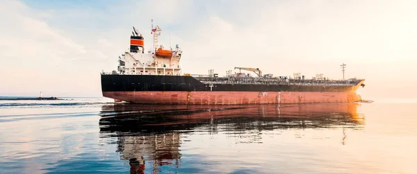 Grande Navio Carga Navegando Mar Báltico Pôr Sol Luz Solar — Fotografia de Stock