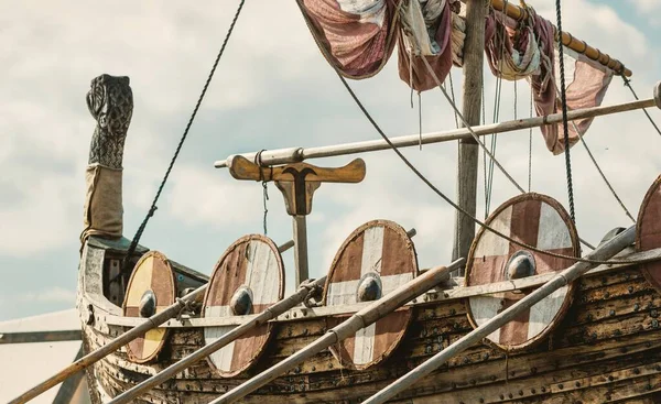 Viejos Vikingos Madera Tipo Snekkja Longship Primer Plano Barco Náutico —  Fotos de Stock