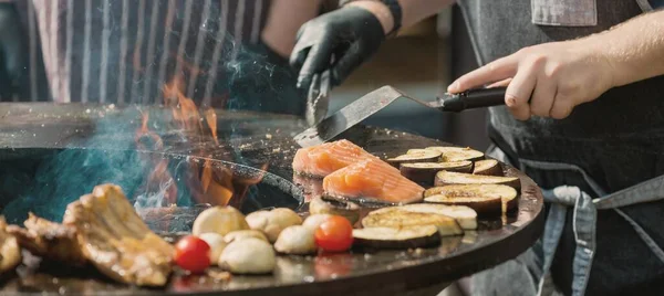 Grilled Meat Fish Vegetables Close Charcoal Grill Organic Diet Vegan — Stockfoto