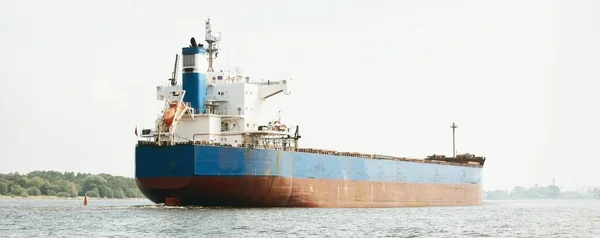 Gran Granelero Azul Barco Navegando Mar Báltico Hasta Puerto Riga —  Fotos de Stock