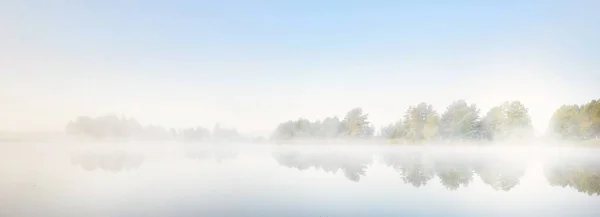 Picturesque Scenery Forest Lake Thick White Fog Reflections Water Pure — Stock Photo, Image