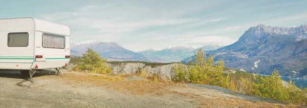 Lac Serre Poncon Gölü Yakınlarındaki Fransız Alpleri Manzaralı Bir Dağın — Stok fotoğraf