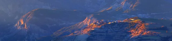Vista Aerea Panoramica Delle Alpi Cime Vicino Lago Lac Serre — Foto Stock