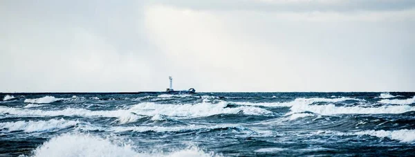 Farol Solitário Sob Dramático Céu Pôr Sol Mar Báltico Baía — Fotografia de Stock