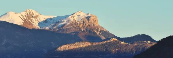 Picos Montaña Día Soleado Invierno Cielo Despejado Luz Solar Suave — Foto de Stock