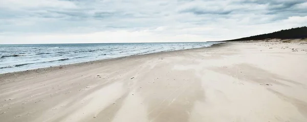 Oostzee Bij Zonsondergang Heldere Zonsondergang Hemel Gloeiende Wolken Idyllisch Landschap — Stockfoto