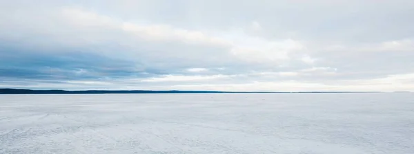 Заморожене Лісове Озеро Похмурий День Драматичне Небо Після Хуртовини Онега — стокове фото