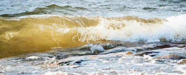 Fırtınadan Sonra Baltık Denizi Dalgalar Yakın Çekim Letonya Destansı Deniz — Stok fotoğraf
