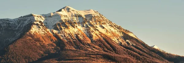 Bergtoppen Een Zonnige Winterdag Heldere Lucht Zacht Zonlicht Franse Alpen — Stockfoto