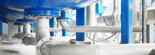 Große Industrielle Wasseraufbereitung Und Heizraum Boden Großer Druckbehälter Flansche — Stockfoto