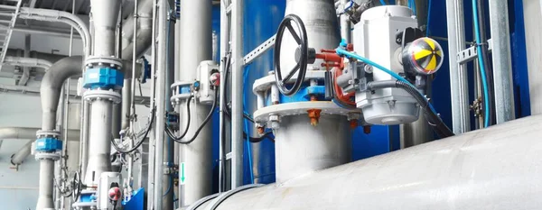 Große Industrielle Wasseraufbereitung Und Heizraum Rohrleitungen Ventile Flansche — Stockfoto