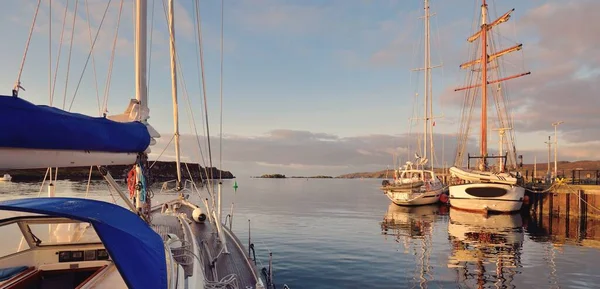 Яхт Марина Маленьком Городке Порт Эллен Остров Хемсворт Внутренняя Шотландия — стоковое фото