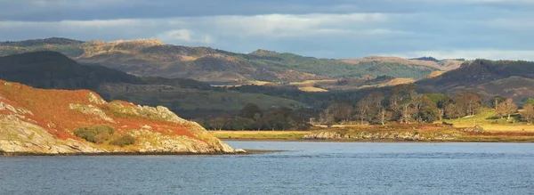 Vue Sur Les Rives Rocheuses Les Forêts Crinan Depuis Eau — Photo