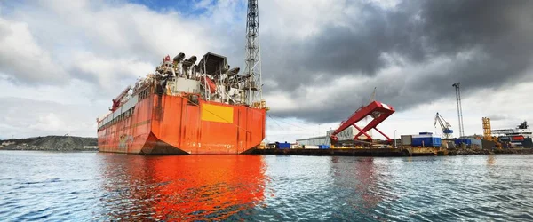 Floating Production Storage Offloading Fpso Vessel Moored Shore Port Close — Stock Photo, Image