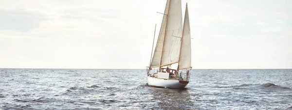 Gammal Dyr Vintage Tvåmastad Segelbåt Gäspning Närbild Segling Ett Öppet — Stockfoto