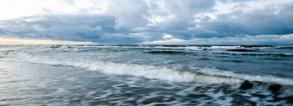 Panoramautsikt Över Östersjön Från Sandstrand Sanddyner Stormen Dramatisk Himmel Med — Stockfoto