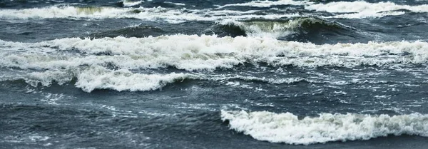 Baltské Moře Pod Temnými Dramatickými Mraky Bouřce Lotyšsko Epický Mořský — Stock fotografie