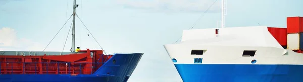 Grote Vrachtschepen Varen Oostzee Panoramisch Uitzicht Goederenvervoer Nautisch Schip Logistiek — Stockfoto